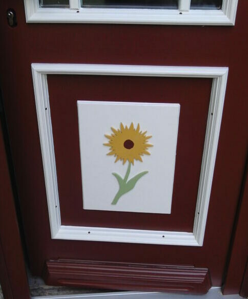 Haustür mit Sonnenblume